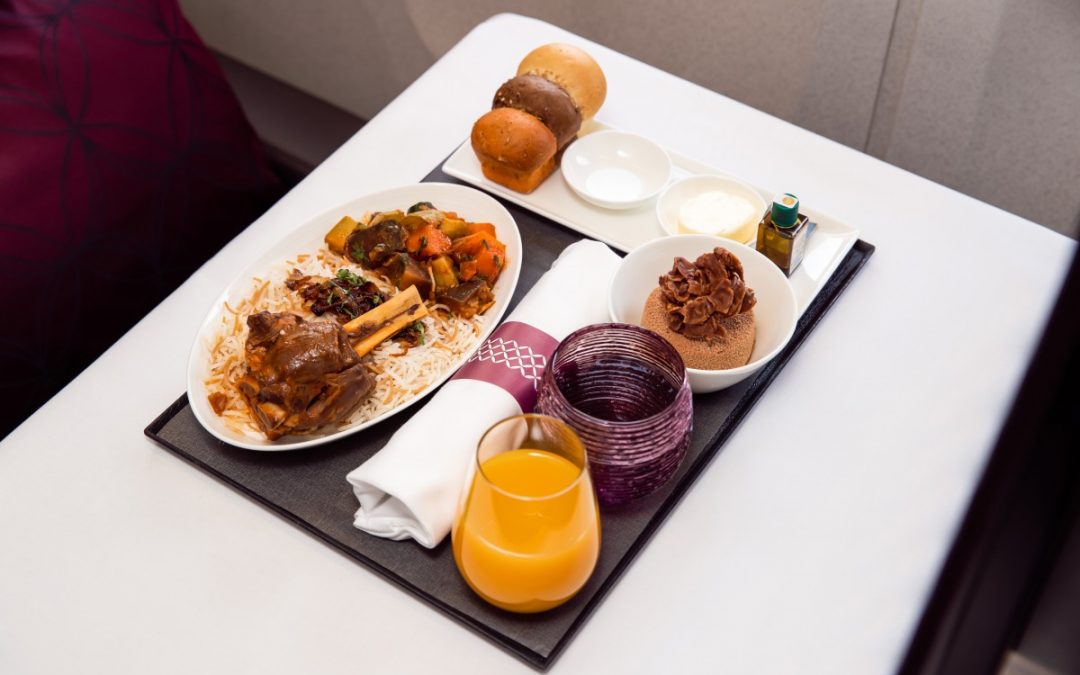 أطباق مستوحاة من الثقافة والتقاليد المحلية على متن «القطرية» احتفالا باليوم الوطني